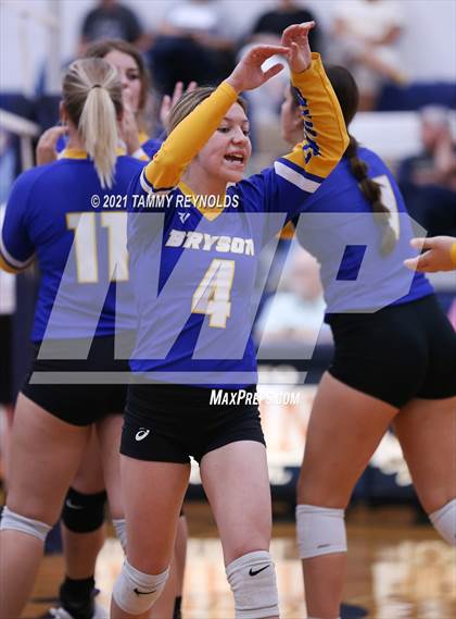 Thumbnail 3 in Bryson vs Perrin-Whitt photogallery.