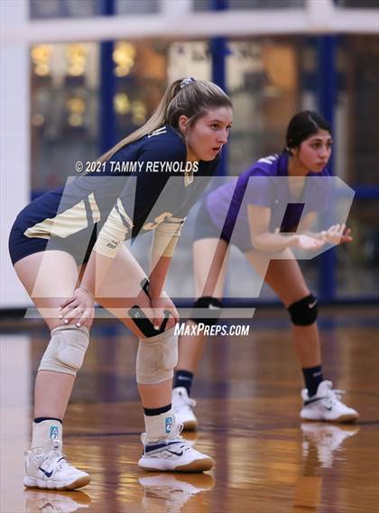 Thumbnail 2 in Bryson vs Perrin-Whitt photogallery.
