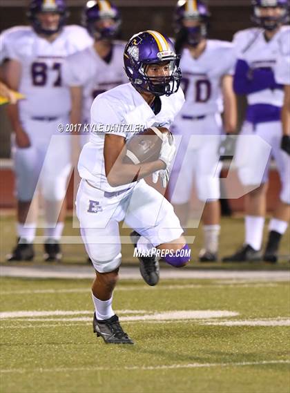 Thumbnail 2 in Edgewood vs. Holliday (UIL 3A Division 2 Region 2 Area Playoff) photogallery.
