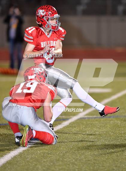 Thumbnail 3 in Edgewood vs. Holliday (UIL 3A Division 2 Region 2 Area Playoff) photogallery.