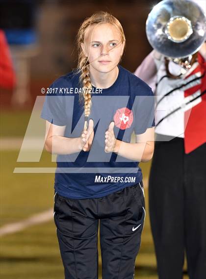Thumbnail 3 in Edgewood vs. Holliday (UIL 3A Division 2 Region 2 Area Playoff) photogallery.