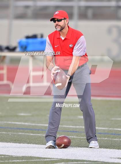 Thumbnail 1 in Edgewood vs. Holliday (UIL 3A Division 2 Region 2 Area Playoff) photogallery.
