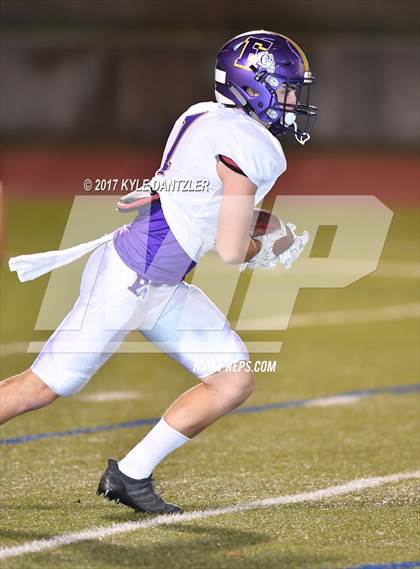 Thumbnail 2 in Edgewood vs. Holliday (UIL 3A Division 2 Region 2 Area Playoff) photogallery.