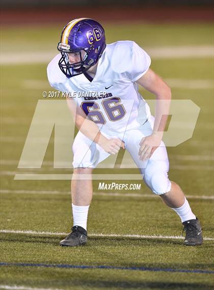 Thumbnail 1 in Edgewood vs. Holliday (UIL 3A Division 2 Region 2 Area Playoff) photogallery.