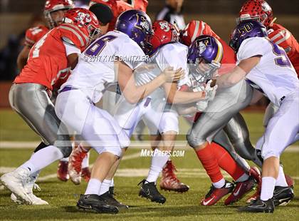 Thumbnail 2 in Edgewood vs. Holliday (UIL 3A Division 2 Region 2 Area Playoff) photogallery.