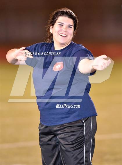 Thumbnail 2 in Edgewood vs. Holliday (UIL 3A Division 2 Region 2 Area Playoff) photogallery.