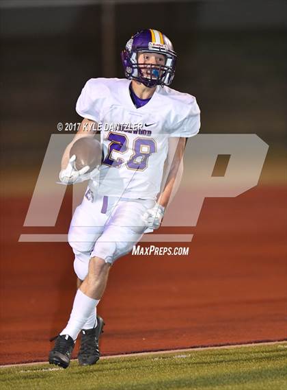 Thumbnail 2 in Edgewood vs. Holliday (UIL 3A Division 2 Region 2 Area Playoff) photogallery.