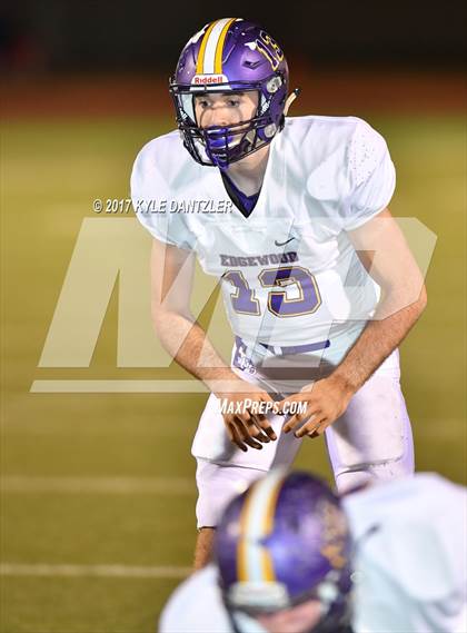 Thumbnail 2 in Edgewood vs. Holliday (UIL 3A Division 2 Region 2 Area Playoff) photogallery.
