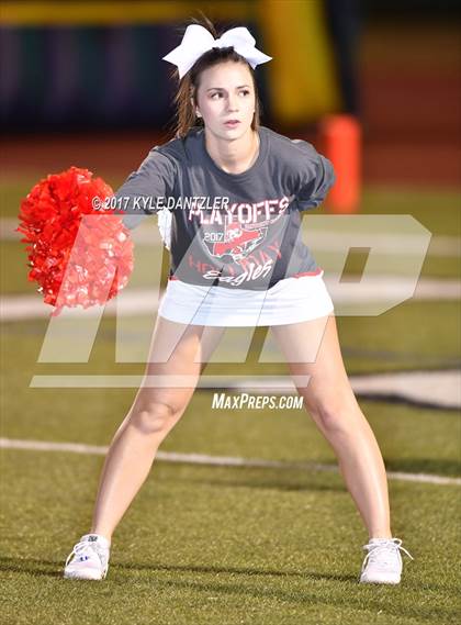 Thumbnail 1 in Edgewood vs. Holliday (UIL 3A Division 2 Region 2 Area Playoff) photogallery.
