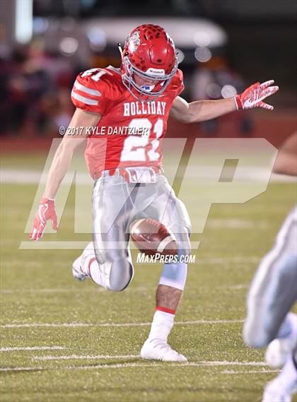 Thumbnail 2 in Edgewood vs. Holliday (UIL 3A Division 2 Region 2 Area Playoff) photogallery.