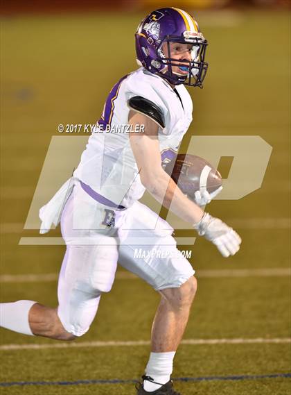 Thumbnail 2 in Edgewood vs. Holliday (UIL 3A Division 2 Region 2 Area Playoff) photogallery.