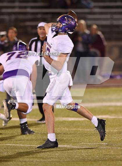 Thumbnail 3 in Edgewood vs. Holliday (UIL 3A Division 2 Region 2 Area Playoff) photogallery.