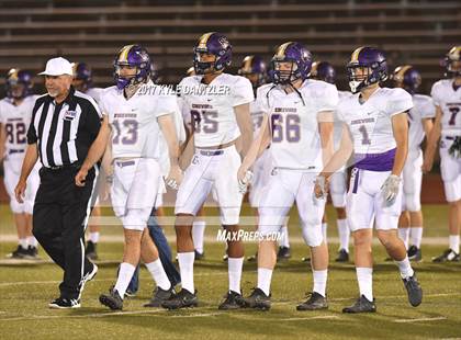Thumbnail 2 in Edgewood vs. Holliday (UIL 3A Division 2 Region 2 Area Playoff) photogallery.