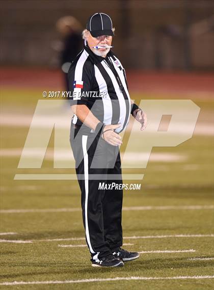 Thumbnail 1 in Edgewood vs. Holliday (UIL 3A Division 2 Region 2 Area Playoff) photogallery.