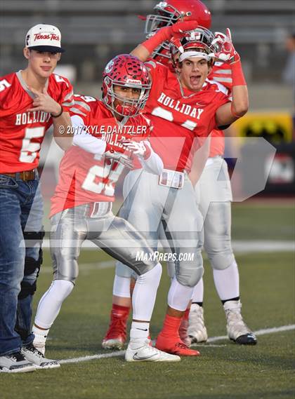 Thumbnail 2 in Edgewood vs. Holliday (UIL 3A Division 2 Region 2 Area Playoff) photogallery.
