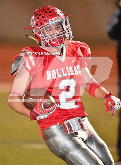 Thumbnail 2 in Edgewood vs. Holliday (UIL 3A Division 2 Region 2 Area Playoff) photogallery.