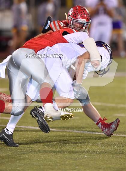 Thumbnail 2 in Edgewood vs. Holliday (UIL 3A Division 2 Region 2 Area Playoff) photogallery.