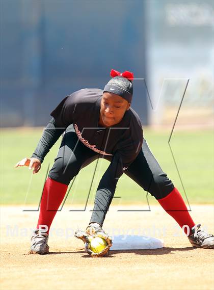 Thumbnail 3 in Sylmar vs. Westchester (CIF L.A. City Section D2 Final) photogallery.