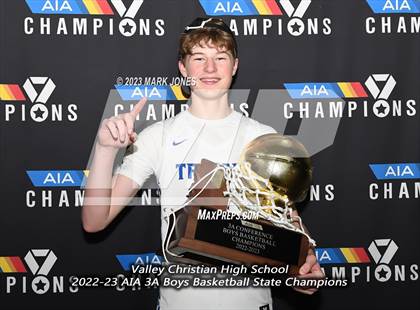 Thumbnail 3 in Monument Valley vs. Valley Christian (AIA 3A Final Awards) photogallery.