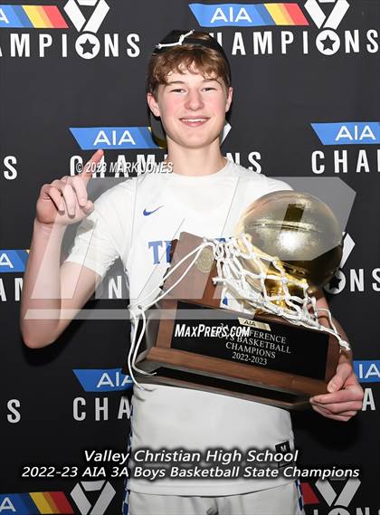 Thumbnail 2 in Monument Valley vs. Valley Christian (AIA 3A Final Awards) photogallery.
