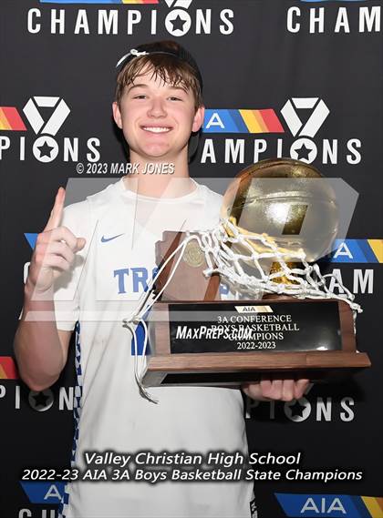 Thumbnail 3 in Monument Valley vs. Valley Christian (AIA 3A Final Awards) photogallery.