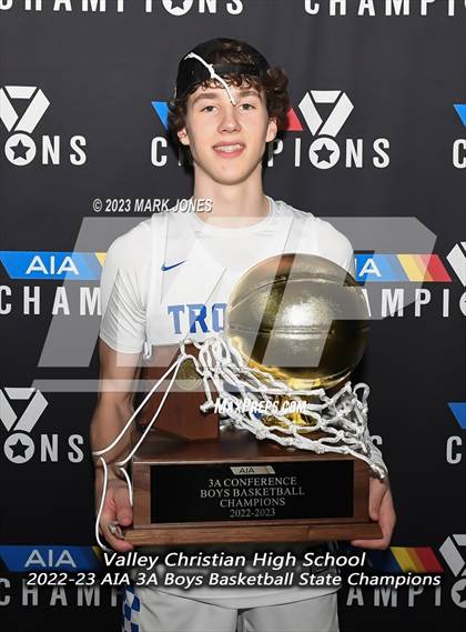 Thumbnail 1 in Monument Valley vs. Valley Christian (AIA 3A Final Awards) photogallery.