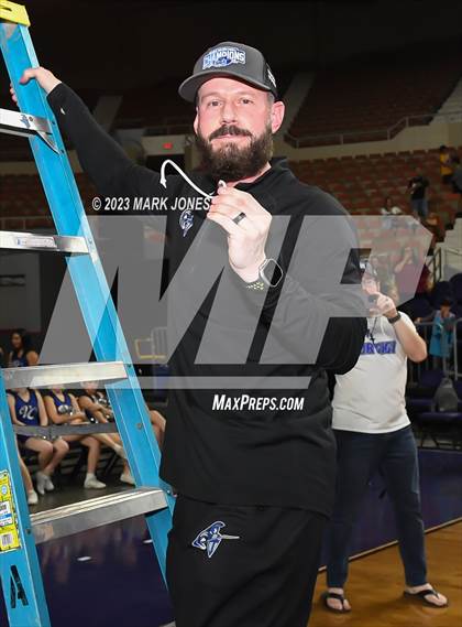 Thumbnail 3 in Monument Valley vs. Valley Christian (AIA 3A Final Awards) photogallery.