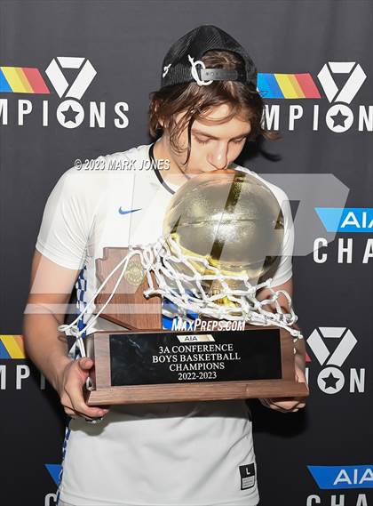 Thumbnail 1 in Monument Valley vs. Valley Christian (AIA 3A Final Awards) photogallery.