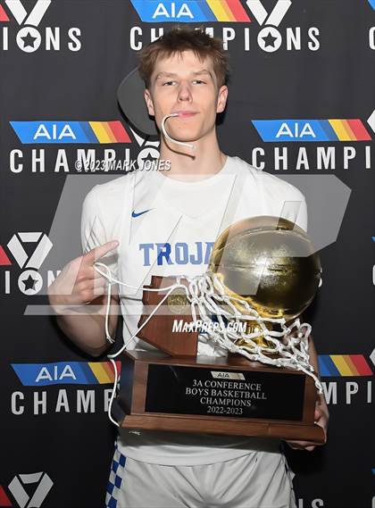 Thumbnail 1 in Monument Valley vs. Valley Christian (AIA 3A Final Awards) photogallery.