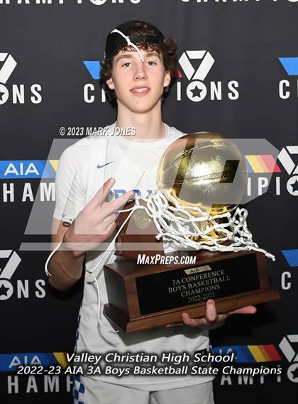 Thumbnail 3 in Monument Valley vs. Valley Christian (AIA 3A Final Awards) photogallery.