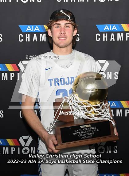 Thumbnail 1 in Monument Valley vs. Valley Christian (AIA 3A Final Awards) photogallery.