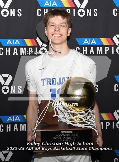 Thumbnail 3 in Monument Valley vs. Valley Christian (AIA 3A Final Awards) photogallery.