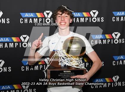 Thumbnail 3 in Monument Valley vs. Valley Christian (AIA 3A Final Awards) photogallery.