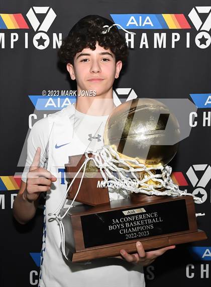 Thumbnail 1 in Monument Valley vs. Valley Christian (AIA 3A Final Awards) photogallery.