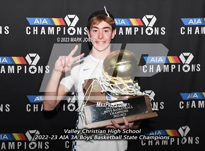 Thumbnail 2 in Monument Valley vs. Valley Christian (AIA 3A Final Awards) photogallery.