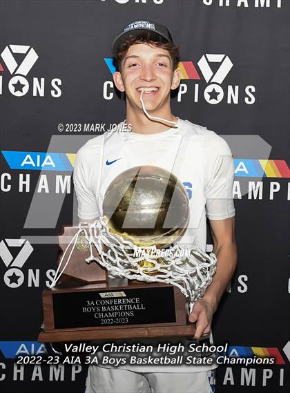 Thumbnail 1 in Monument Valley vs. Valley Christian (AIA 3A Final Awards) photogallery.