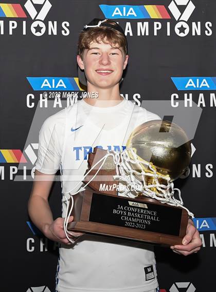 Thumbnail 3 in Monument Valley vs. Valley Christian (AIA 3A Final Awards) photogallery.