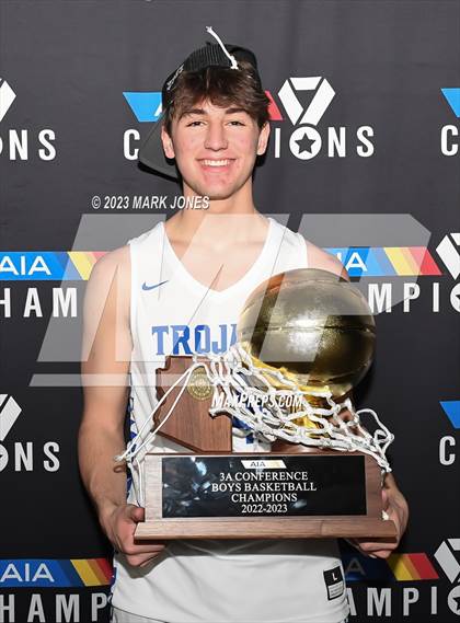 Thumbnail 1 in Monument Valley vs. Valley Christian (AIA 3A Final Awards) photogallery.