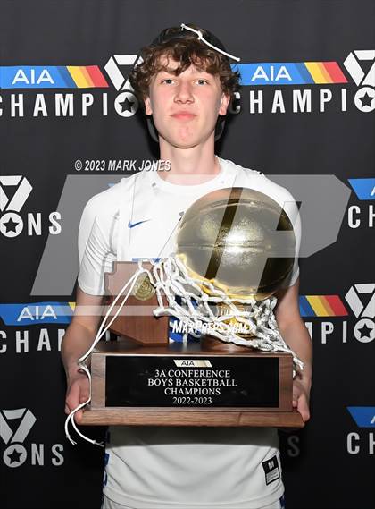 Thumbnail 1 in Monument Valley vs. Valley Christian (AIA 3A Final Awards) photogallery.