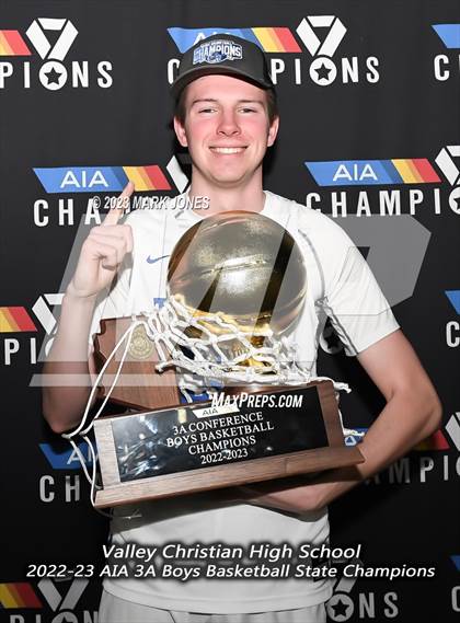 Thumbnail 1 in Monument Valley vs. Valley Christian (AIA 3A Final Awards) photogallery.