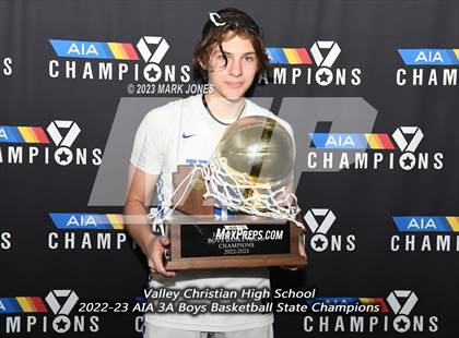 Thumbnail 1 in Monument Valley vs. Valley Christian (AIA 3A Final Awards) photogallery.