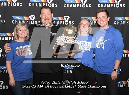 Thumbnail 3 in Monument Valley vs. Valley Christian (AIA 3A Final Awards) photogallery.
