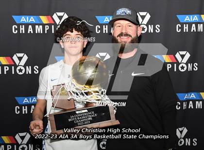 Thumbnail 1 in Monument Valley vs. Valley Christian (AIA 3A Final Awards) photogallery.