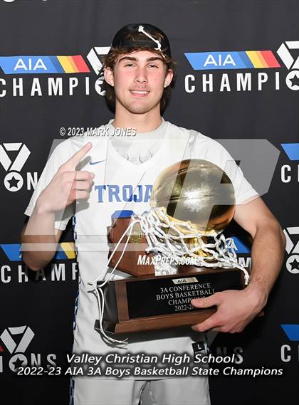 Thumbnail 3 in Monument Valley vs. Valley Christian (AIA 3A Final Awards) photogallery.
