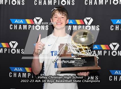 Thumbnail 1 in Monument Valley vs. Valley Christian (AIA 3A Final Awards) photogallery.