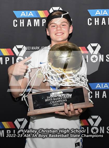 Thumbnail 1 in Monument Valley vs. Valley Christian (AIA 3A Final Awards) photogallery.