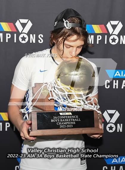 Thumbnail 2 in Monument Valley vs. Valley Christian (AIA 3A Final Awards) photogallery.