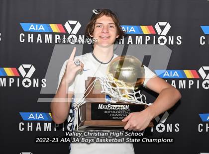 Thumbnail 3 in Monument Valley vs. Valley Christian (AIA 3A Final Awards) photogallery.