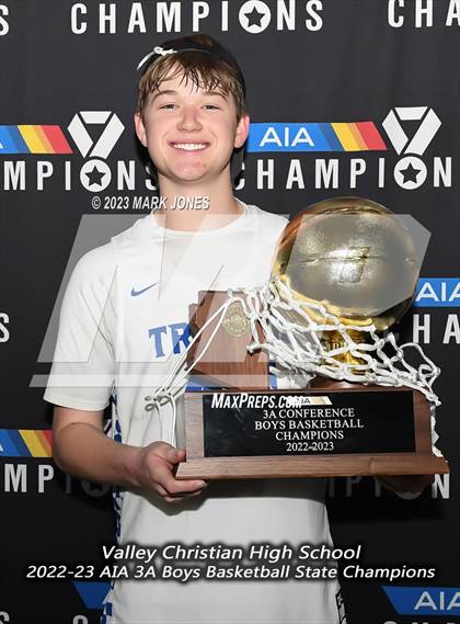 Thumbnail 2 in Monument Valley vs. Valley Christian (AIA 3A Final Awards) photogallery.