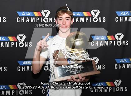 Thumbnail 3 in Monument Valley vs. Valley Christian (AIA 3A Final Awards) photogallery.